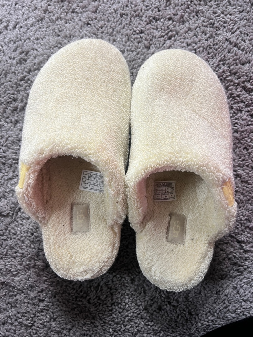 SZ 9 UGG Nib Light Yellow slippers